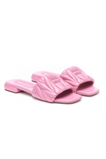 Miu Miu Skórzane różowe klapki z logo