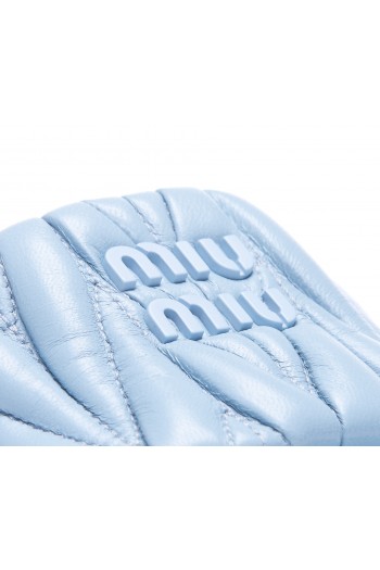 Miu Miu Skórzane niebieskie klapki z logo