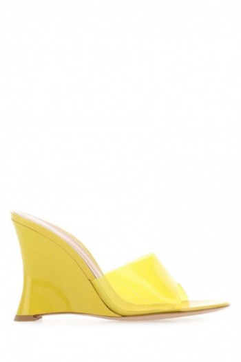 Gianvito Rossi Żółte klapki z PVC