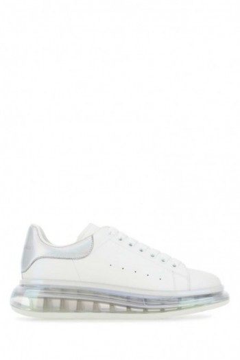 Alexander McQueen Białe sneakersy ze srebrnym zapiętkiem