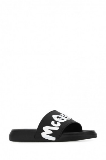 Alexander McQueen Czarne gumowe klapki z białym logo