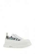 2Alexander McQueen Białe skórzane sneakersy Tread Slick z grafity logo