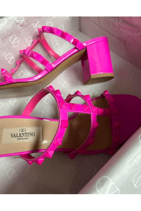 Valentino Różowe klapki 'Rockstud'