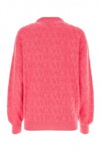 Versace Wełniany sweter w kolorze różowym z haftem Versace Allover