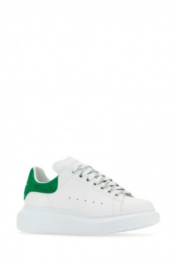 Alexander McQueen Białe skórzane sneakersy z zapiętkiem w kolorze zielonym
