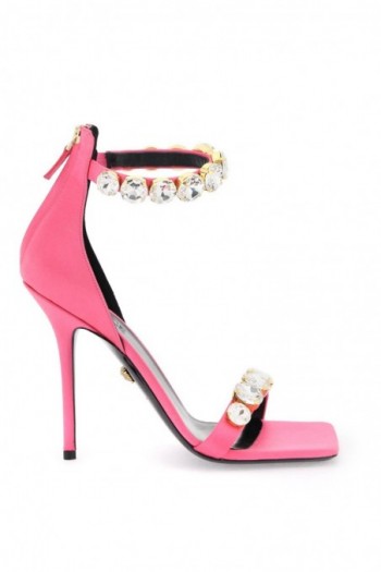 Versace Różowe satynowe sandały na szpilce z kryształkami