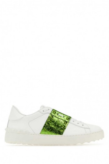Valentino Białe skórzane sneakersy Rockstud Untitled z zielonym paskiem