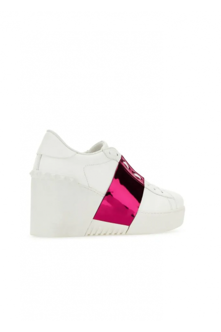Valentino Białe skórzane sneakersy Untitled z paskiem w kolorze fuksji