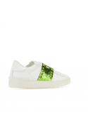 2Valentino Białe skórzane sneakersy Rockstud Untitled z zielonym paskiem