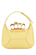 2Alexander McQueen Pastelowa żółta skórzana mini torebka Hobo z biżuterią