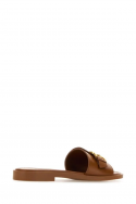 2Chloe Skórzane klapki z logo, brązowe, CHC24S00UH3 242