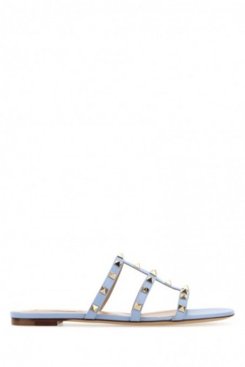 Valentino Jasnoniebieskie skórzane klapki z ćwiekami Rockstud