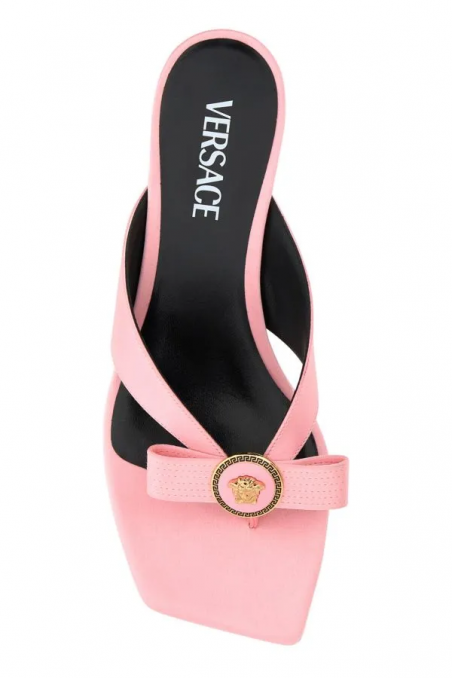 Versace Różowe satynowe klapki na szpilce Gianni Ribbon