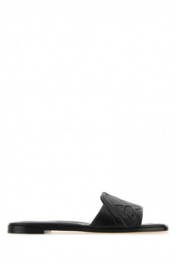 Alexander McQueen Czarne skórzane klapki z logo