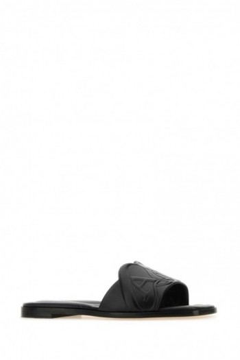 Alexander McQueen Czarne skórzane klapki z logo