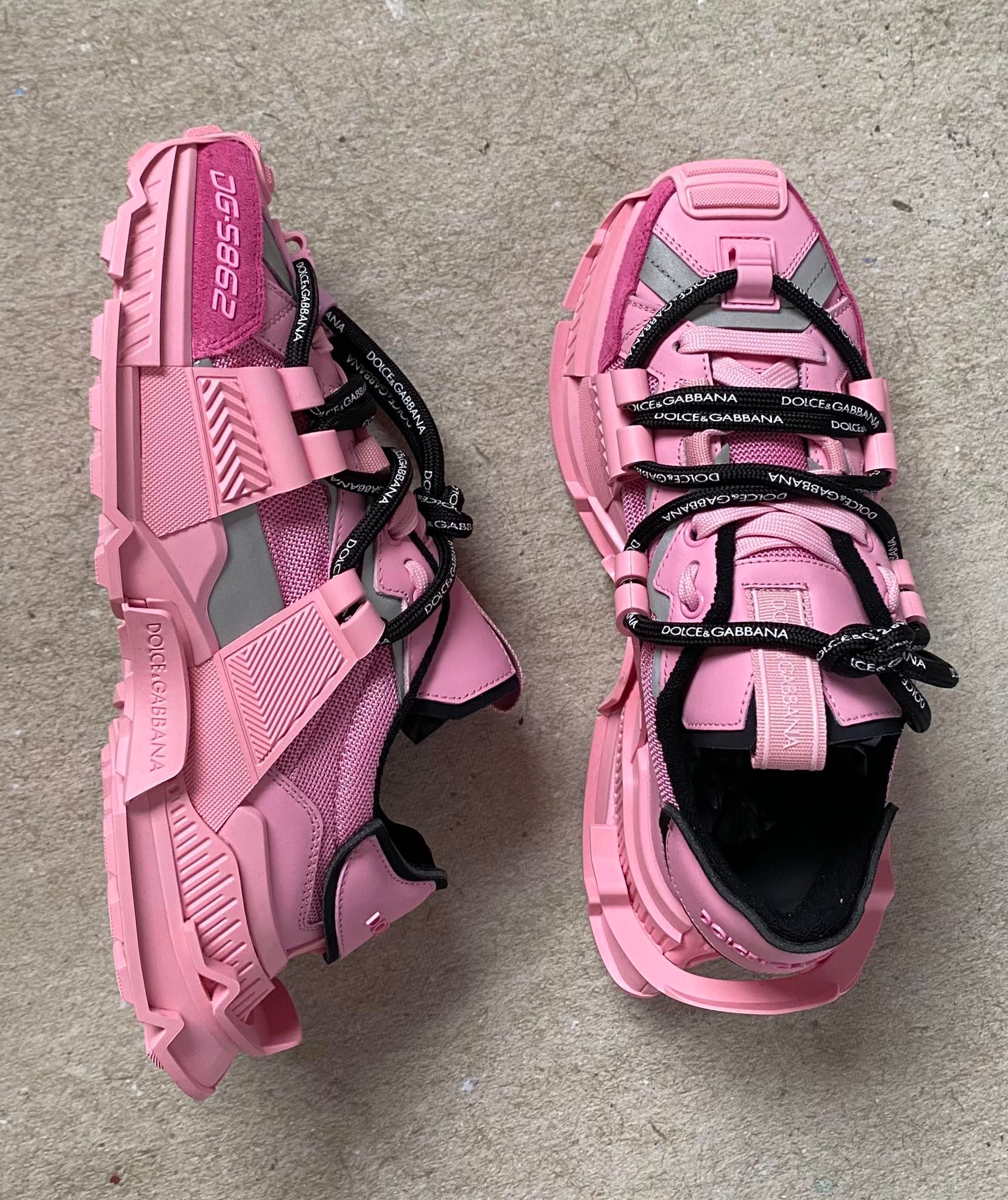 różowe sneakersy space
